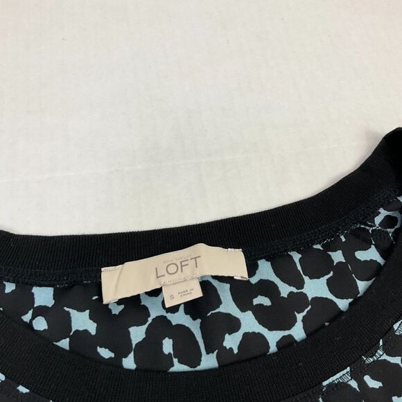 LOFT Womens Animal Print Blouse Blue Black Scoop Neck Pullover Top Long Sleeve S - Picture 4 of 12
